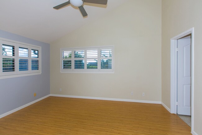Building Photo - BACK ON MARKET**Single level spacious home...