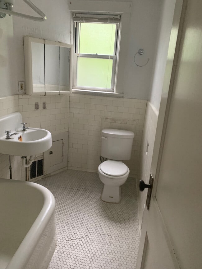 Building Photo - 1831 Morningside Ave