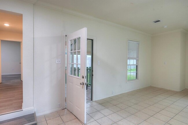 Building Photo - 9574 Darkwood St