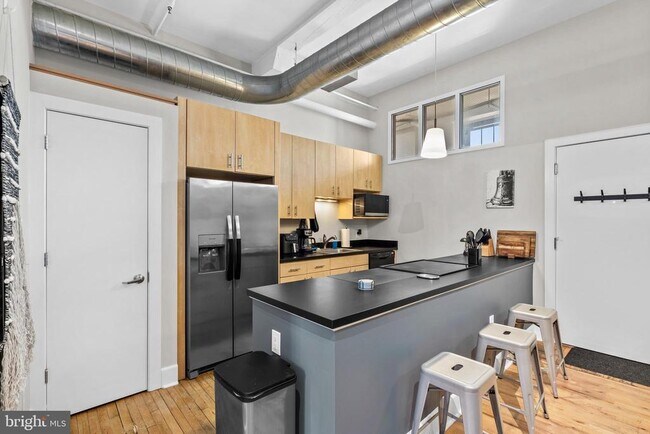 Building Photo - 200 Lincoln Ave