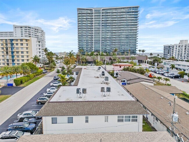 Building Photo - 3220 NE 10th St