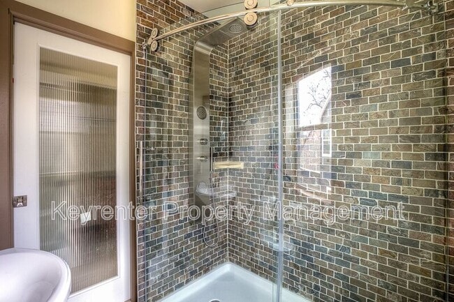 Building Photo - 1308 NW 16th St