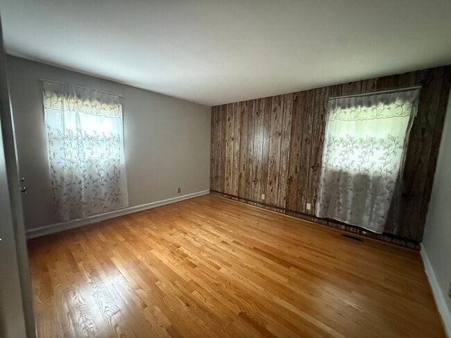 Building Photo - 613 Newberry Dr