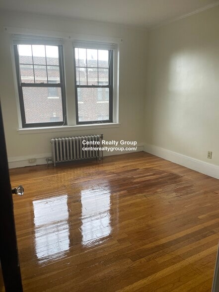 Building Photo - 347 Pleasant St