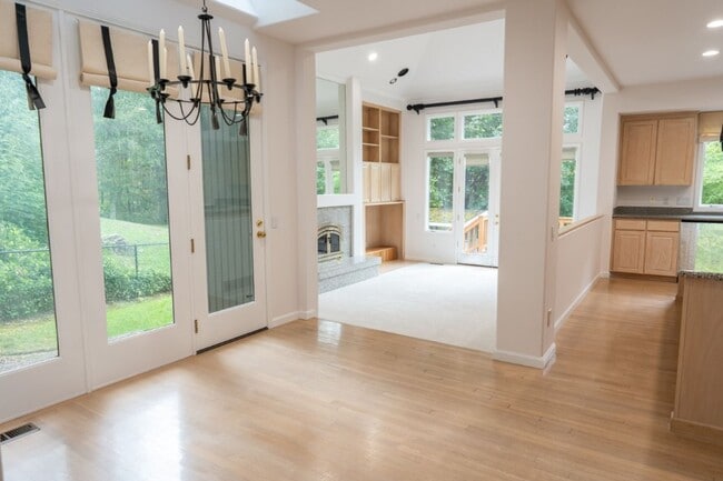 Building Photo - 4bd/3.75ba