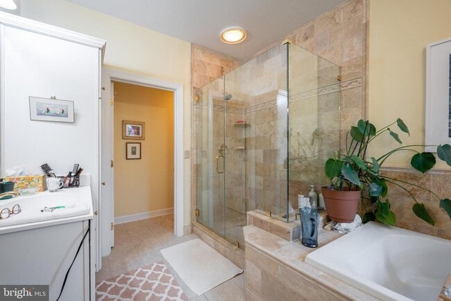 Building Photo - 259 Murtha St