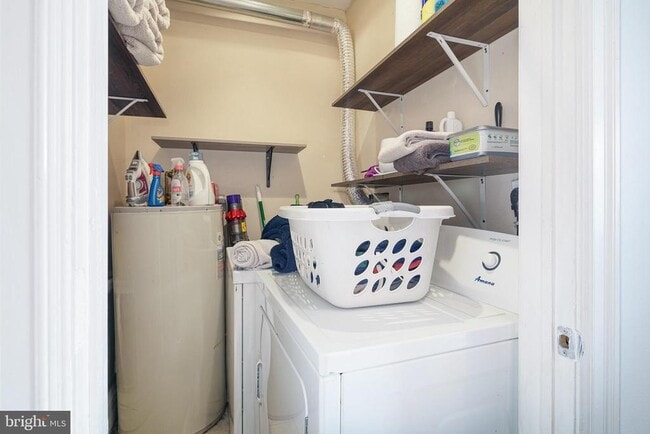 Building Photo - 615 S 11th St