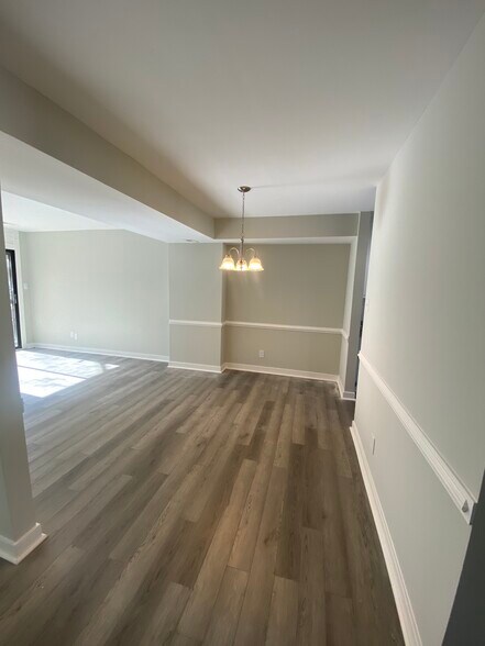 Building Photo - 1711 Early Settlers Rd