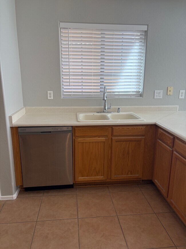 Building Photo - 2300 E 37th Ave