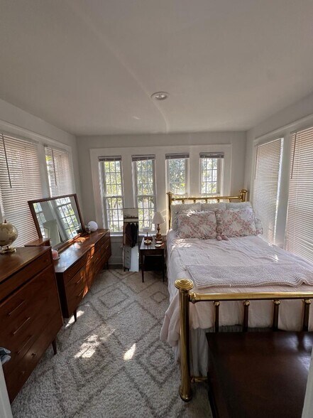 Building Photo - 1367 Oxford Rd NE