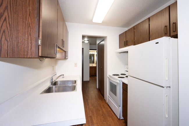 Fargo, ND Pacific Park Apartments | 11B | Kitchen - Pacific Park I