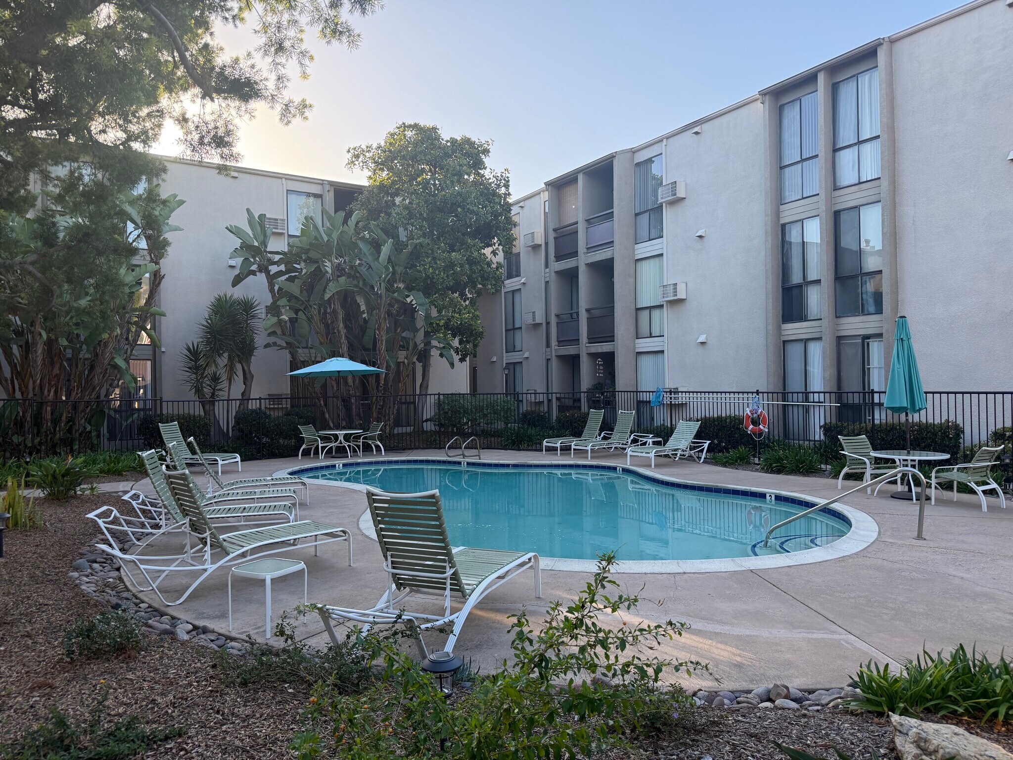 Building Photo - 6930 Hyde Park Dr