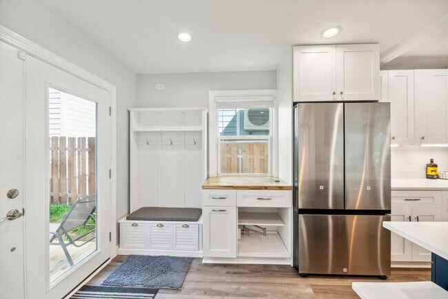 Building Photo - 111 Hanover St