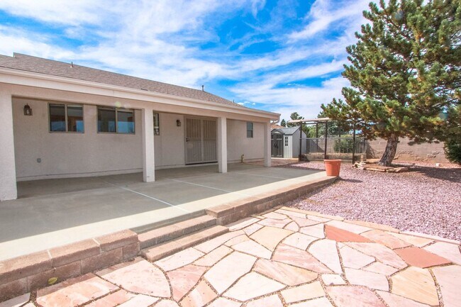 Building Photo - 4 Bedroom Home with 3 Car Garage in PV!