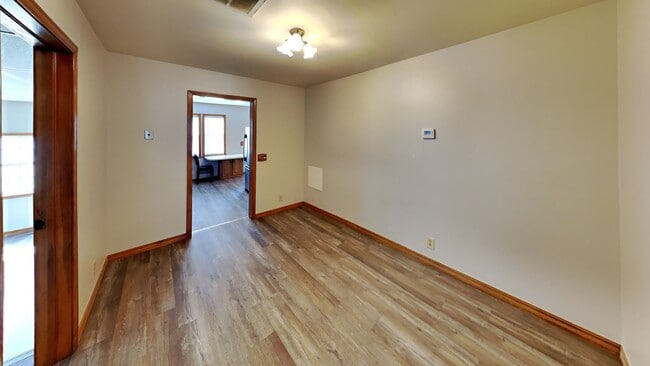 Building Photo - Welcome to this charming 3 bedroom house close to downtown Jenks!