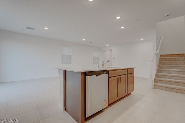 Building Photo - 2744 Tricase St