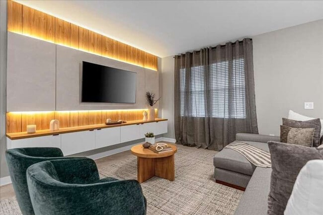 Building Photo - 9052 Sommerset Hills Dr