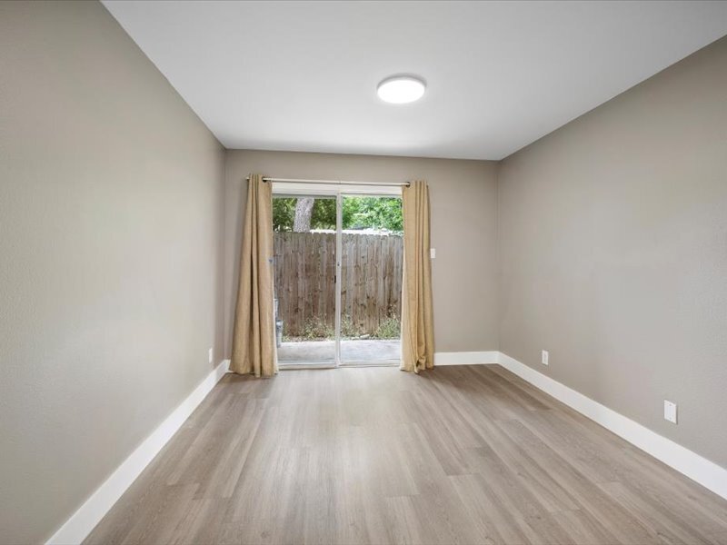 Dining Room - 2303 East Side Dr