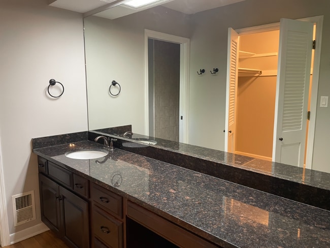 Building Photo - 2100 Cheltenham Rd