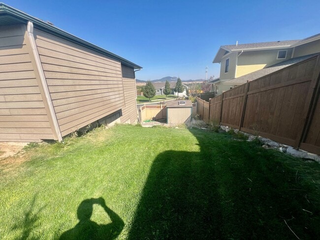 Building Photo - Beautiful 3 Bed 2 Bath Dog Friendly with F...