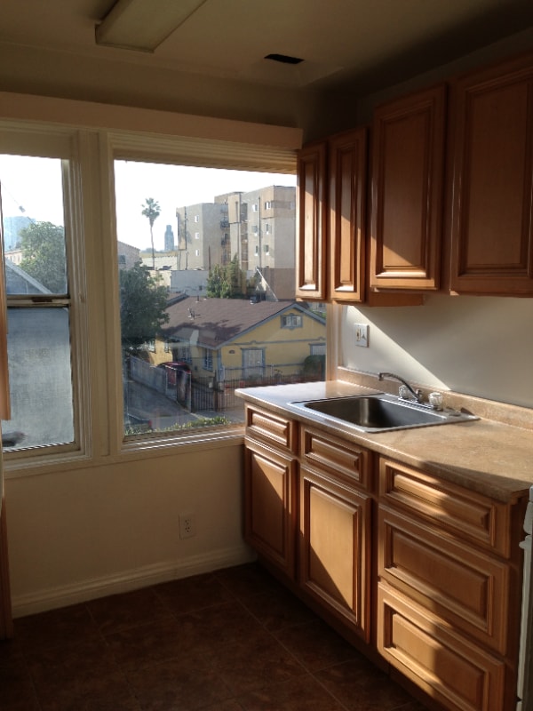 Building Photo - 836 S Park View St