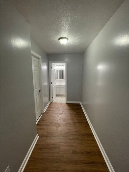 Building Photo - 1513 King Henry Dr