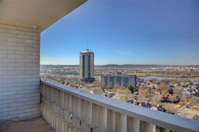 Building Photo - Adorable 2 bed 2 bath in historic Liberty Tower