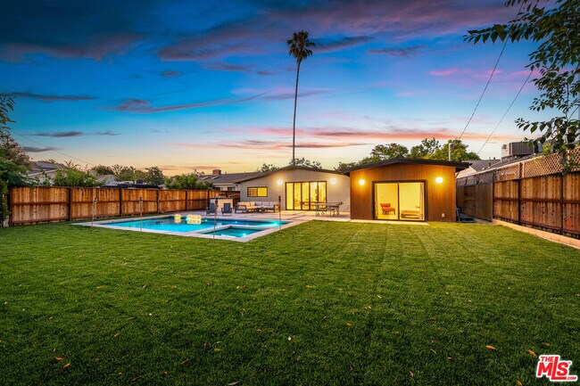 Building Photo - 13542 Valleyheart Dr N