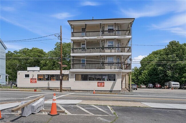 Building Photo - 937 Social St
