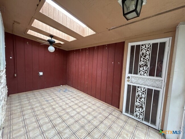 Building Photo - 1814 Crestridge Dr