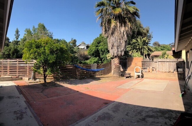 Building Photo - Rarely Available Private 5 Bed 3 Bath House w/ 2 Masters