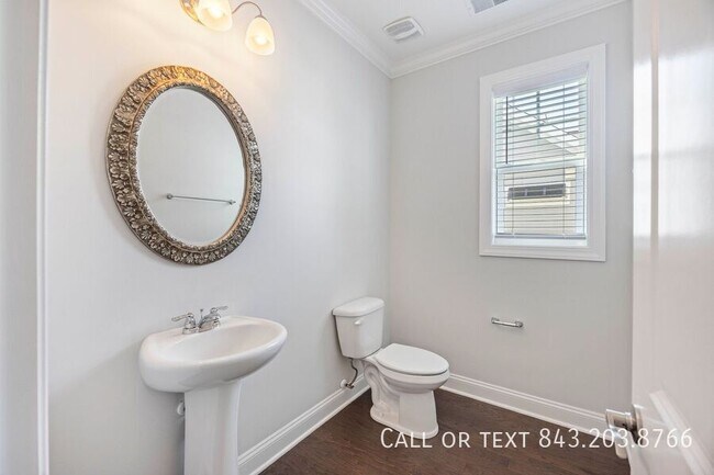 Building Photo - 2219 Midden Dr