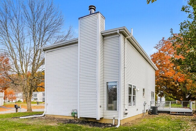 Building Photo - 5911 Vero Dr