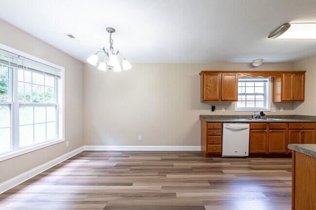 Building Photo - 637 Marston Ln