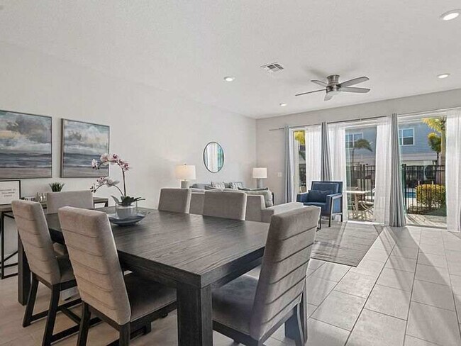 Building Photo - 7916 Draw St