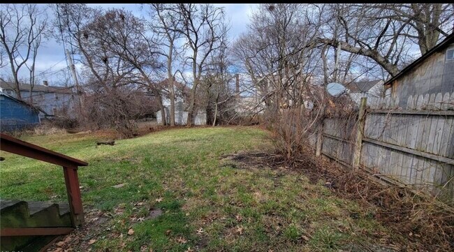 Building Photo - 9627 Fuller Ave