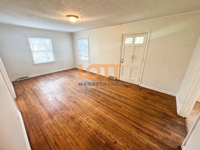 Building Photo - 126 Irene Cir