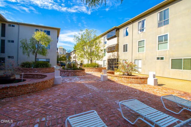 Building Photo - 330 S Mentor Ave