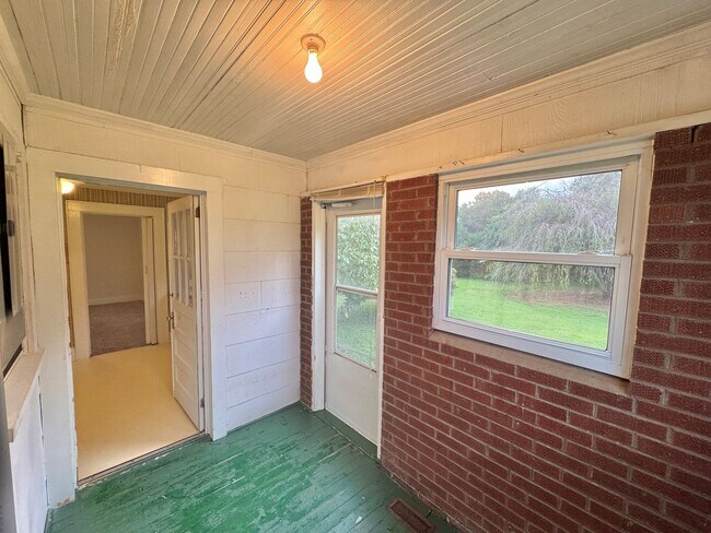 Building Photo - Statesville West - 2BR/1BA