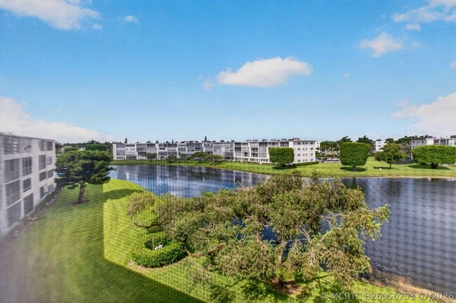 Building Photo - 4028 Hythe B
