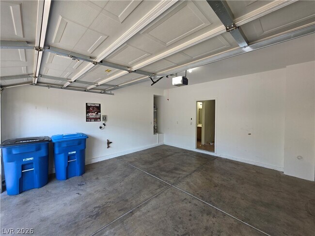 Building Photo - 10021 Via Toro Ave