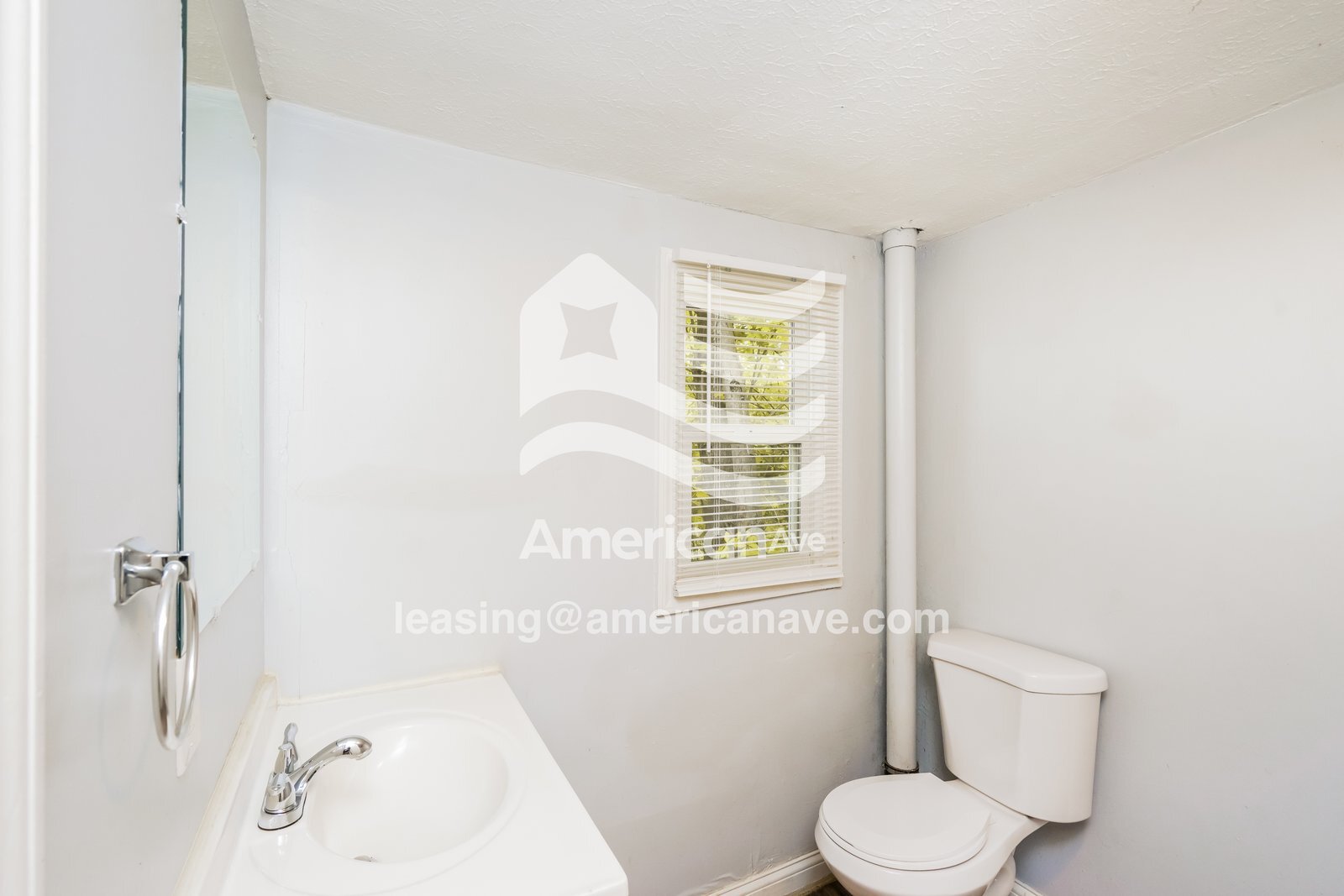 Building Photo - 2208 Lytle St