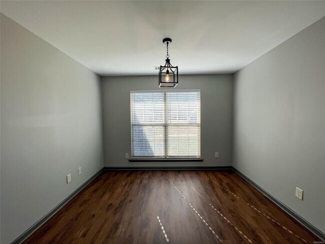 Building Photo - 583 Sunset Dr