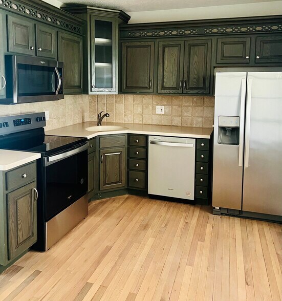Kitchen - 6446 Dartmouth Ave N