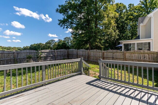 Building Photo - Beautifully Updated Single-Family Home in ...