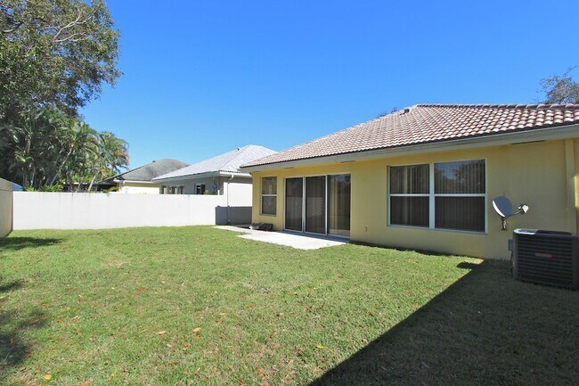 Building Photo - 252 Sussex Cir