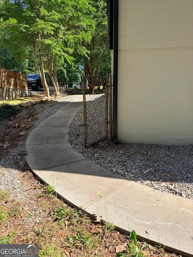 Building Photo - 1173 Mill Ridge Dr