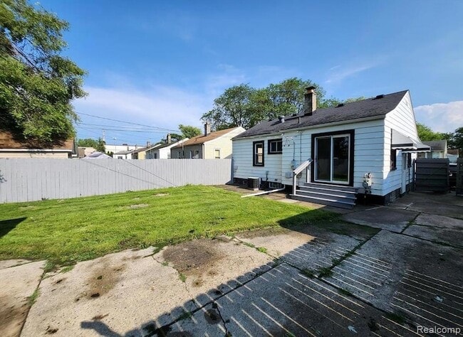 Building Photo - 1761 E Milton Ave