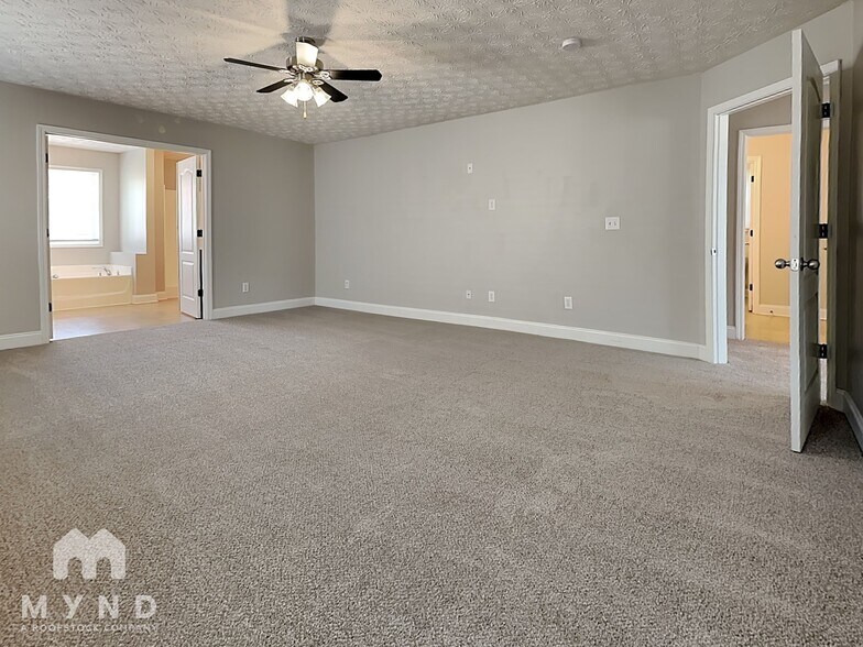 Building Photo - 111 Daisy Cir