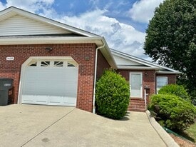 Building Photo - 1620 Ridgecrest Dr